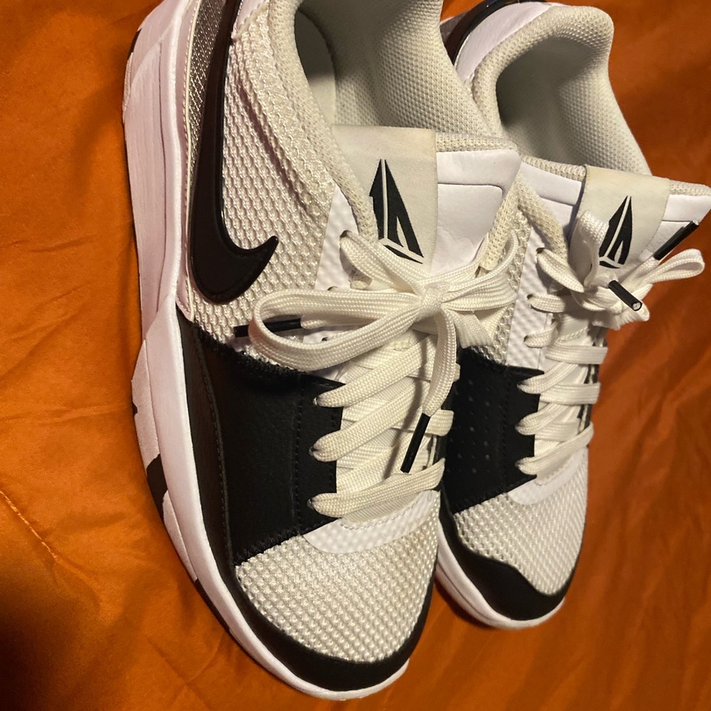 Nike White and Black Sneakers